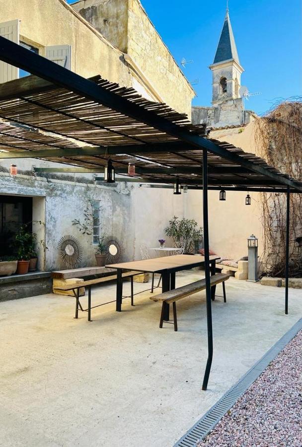 Oustaou De Betty Et Bob Bed & Breakfast Le Cailar Bagian luar foto
