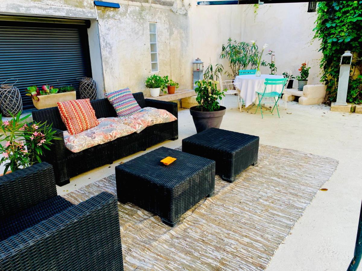 Oustaou De Betty Et Bob Bed & Breakfast Le Cailar Bagian luar foto